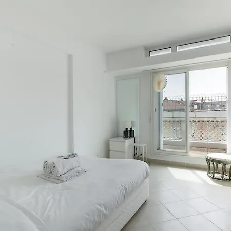 Vaugirard Lecourbe 2br Avec Balcon Paryż